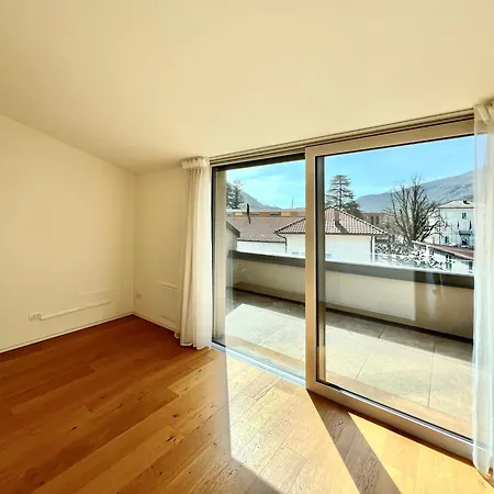 Lakefront Villa Riva San Vitale