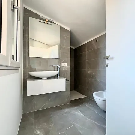 Lakefront Villa Riva San Vitale