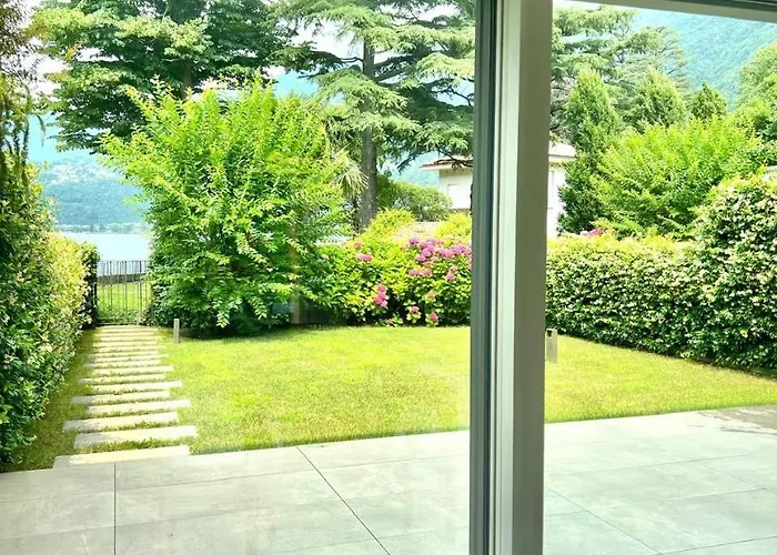 Lakefront 圣维塔莱河村