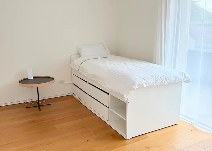 Lakefront 圣维塔莱河村